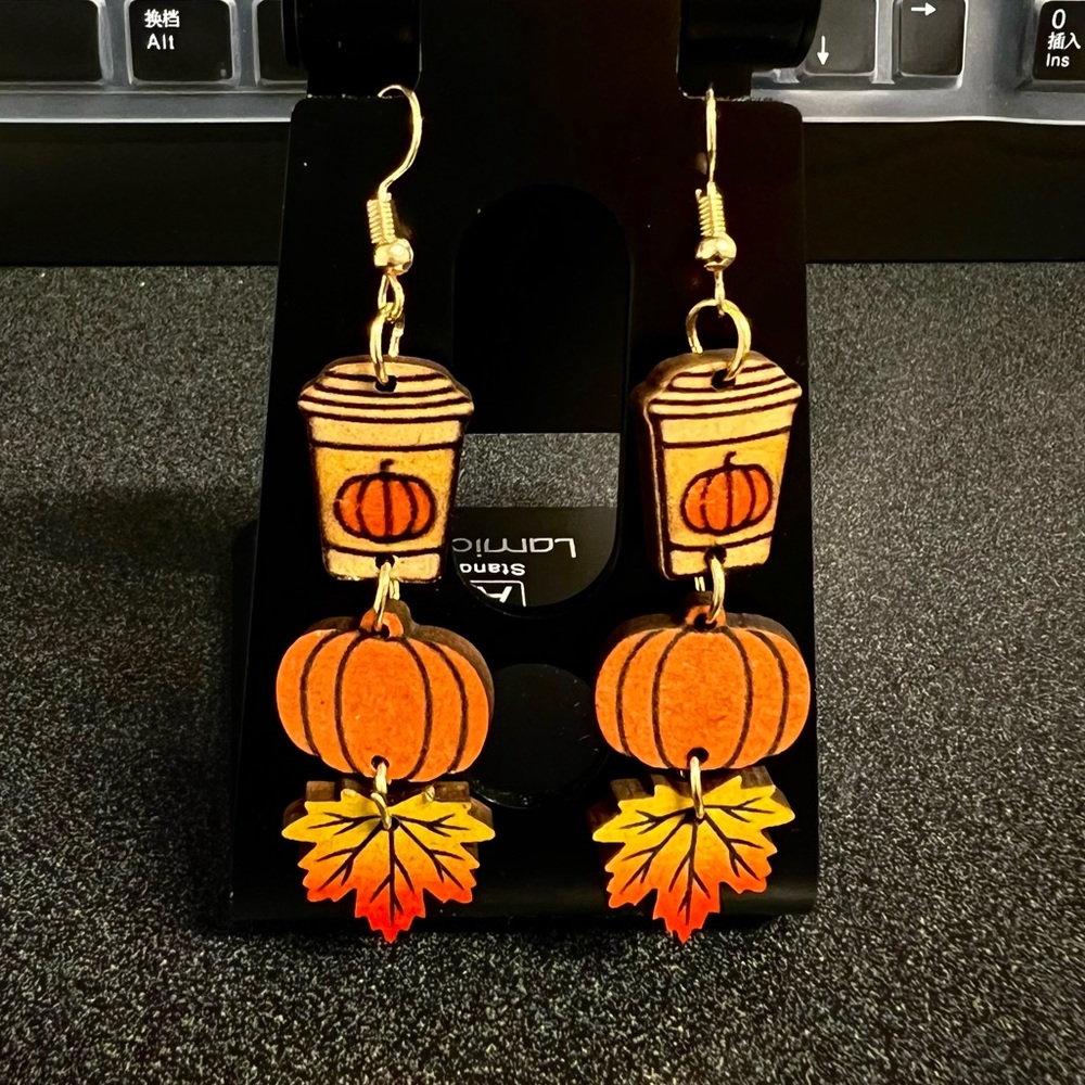 Falls style Wooden earrings 🍁🎃☕️